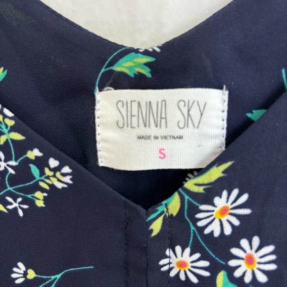 5/$25 Sienna sky tank top small - Picture 3 of 3